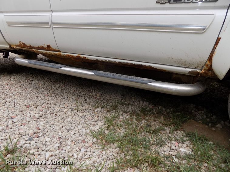 image for item DE7751 2004 Chevrolet Silverado 2500HD Ext. Cab pickup truck