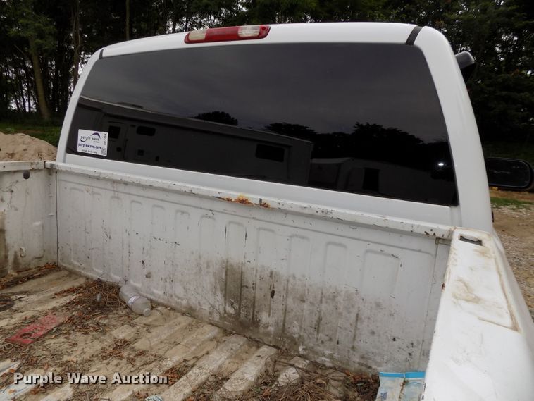 image for item DE7751 2004 Chevrolet Silverado 2500HD Ext. Cab pickup truck