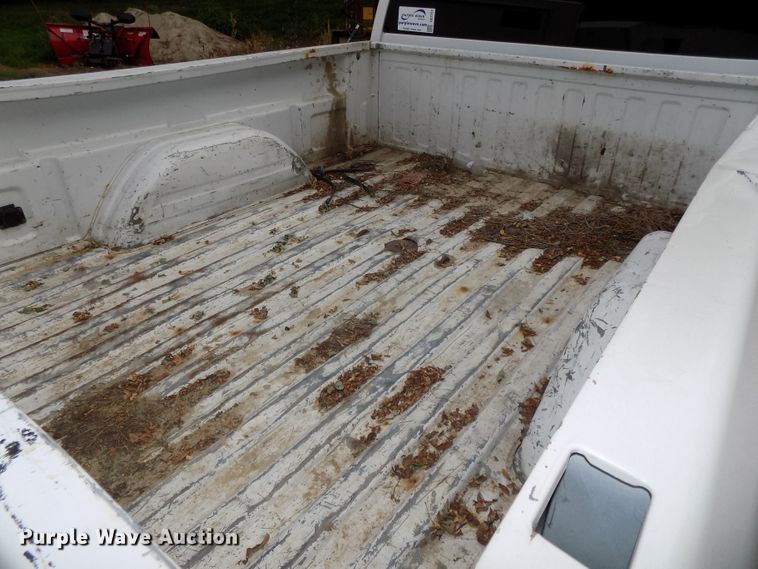 image for item DE7751 2004 Chevrolet Silverado 2500HD Ext. Cab pickup truck