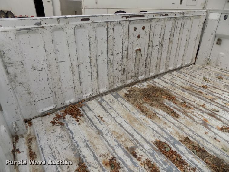 image for item DE7751 2004 Chevrolet Silverado 2500HD Ext. Cab pickup truck