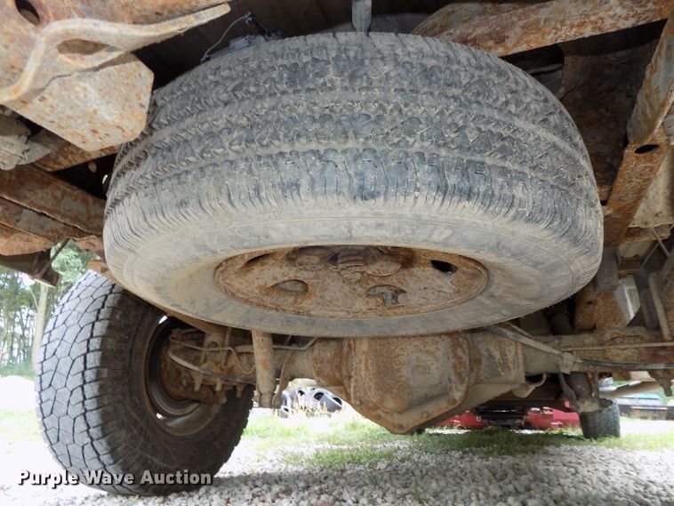 image for item DE7751 2004 Chevrolet Silverado 2500HD Ext. Cab pickup truck