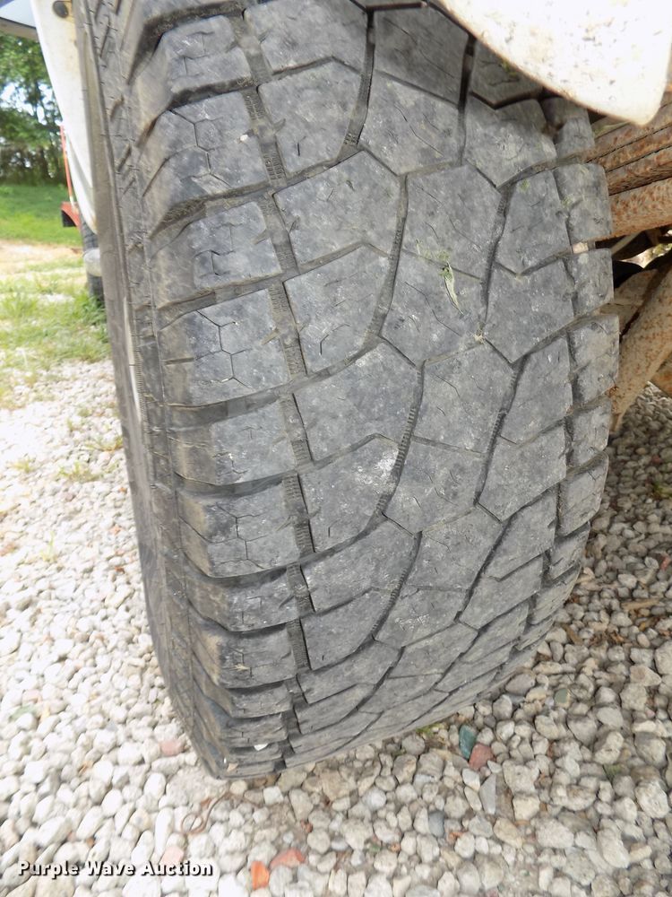 image for item DE7751 2004 Chevrolet Silverado 2500HD Ext. Cab pickup truck