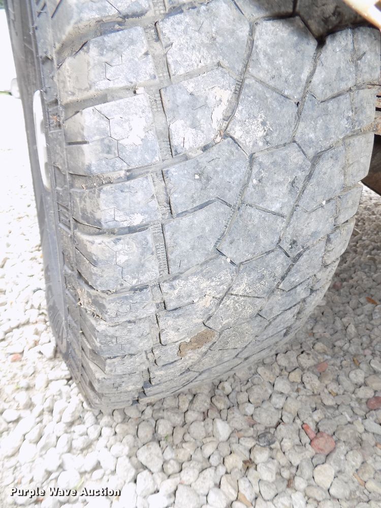 image for item DE7751 2004 Chevrolet Silverado 2500HD Ext. Cab pickup truck