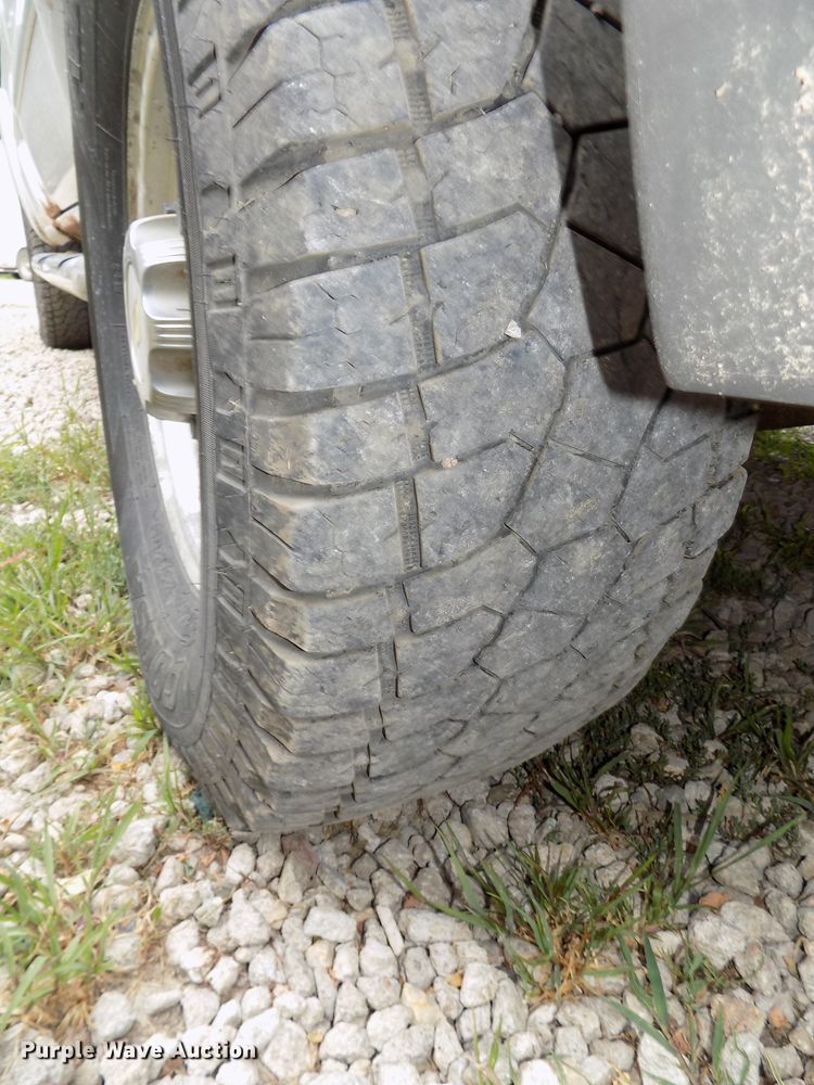 image for item DE7751 2004 Chevrolet Silverado 2500HD Ext. Cab pickup truck