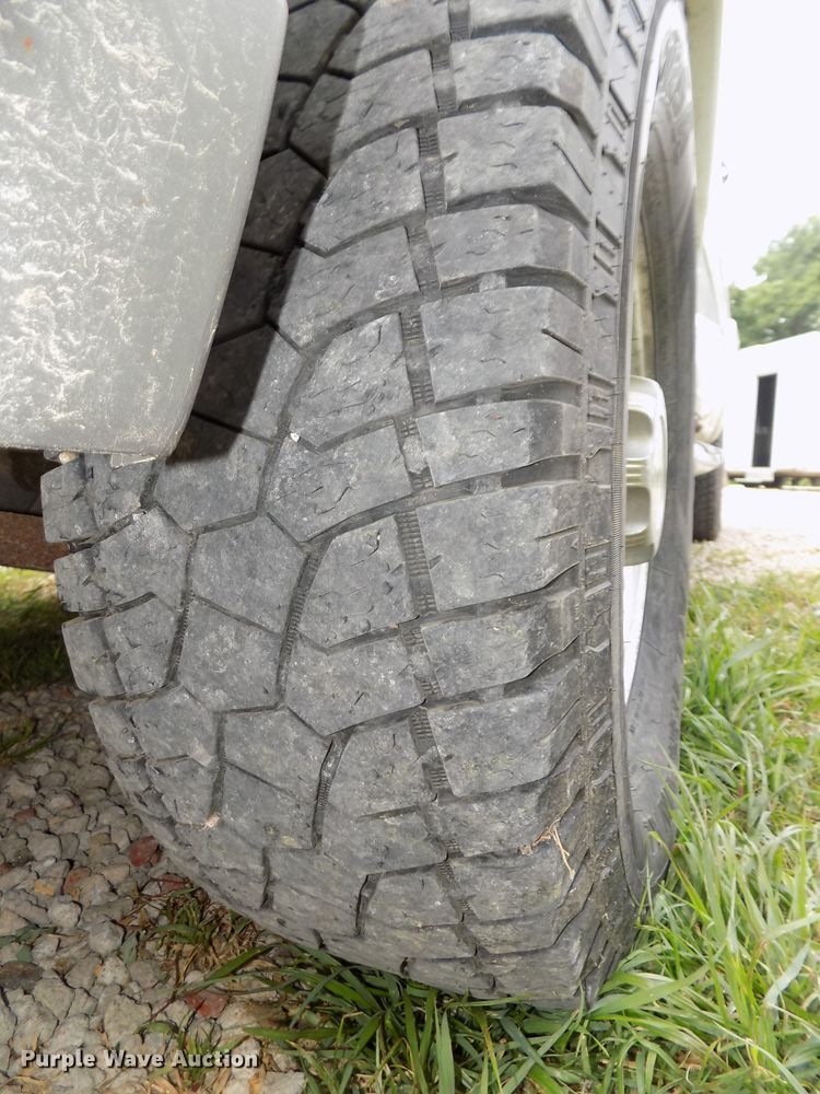 image for item DE7751 2004 Chevrolet Silverado 2500HD Ext. Cab pickup truck