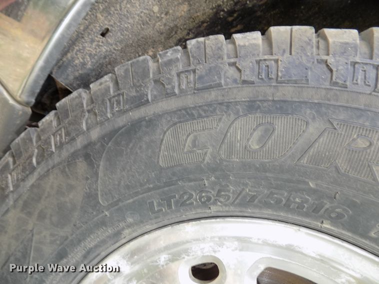 image for item DE7751 2004 Chevrolet Silverado 2500HD Ext. Cab pickup truck