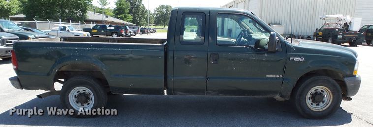 image for item DE7898 2003 Ford F250 Super Duty SuperCab pickup truck