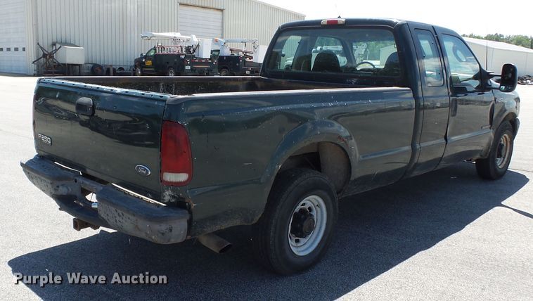 image for item DE7898 2003 Ford F250 Super Duty SuperCab pickup truck