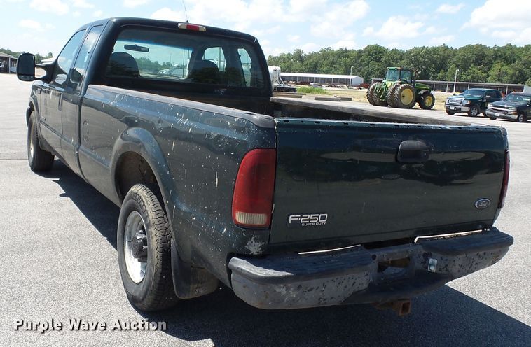 image for item DE7898 2003 Ford F250 Super Duty SuperCab pickup truck