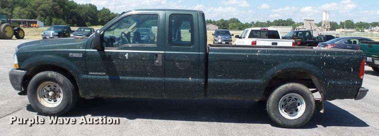 image for item DE7898 2003 Ford F250 Super Duty SuperCab pickup truck