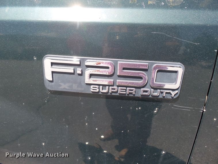 image for item DE7898 2003 Ford F250 Super Duty SuperCab pickup truck