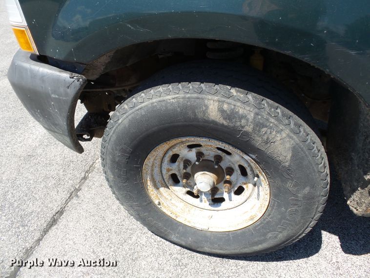 image for item DE7898 2003 Ford F250 Super Duty SuperCab pickup truck