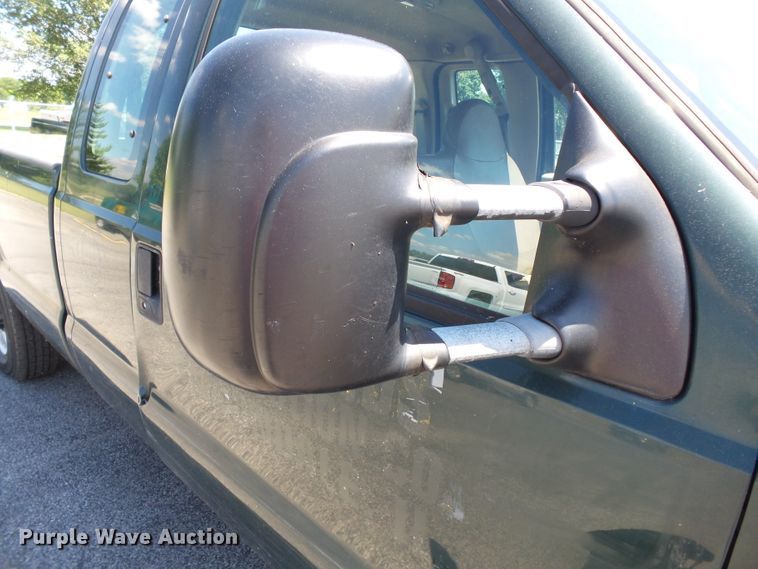 image for item DE7898 2003 Ford F250 Super Duty SuperCab pickup truck