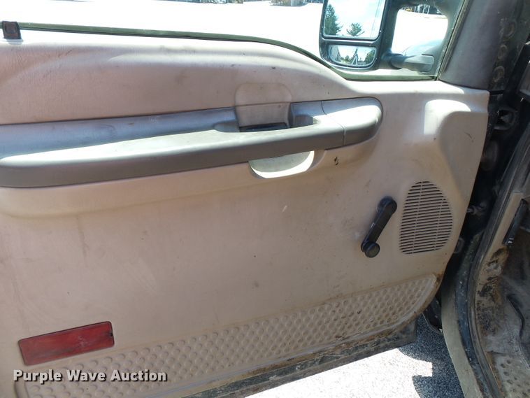 image for item DE7898 2003 Ford F250 Super Duty SuperCab pickup truck