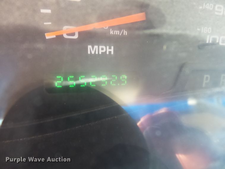 image for item DE7898 2003 Ford F250 Super Duty SuperCab pickup truck