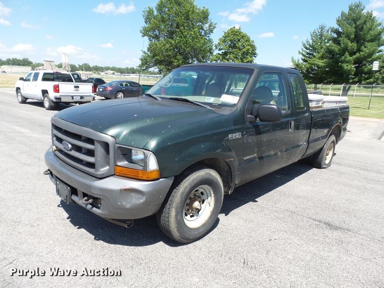 image for item DE7899 2001 Ford F250 Super Duty SuperCab pickup truck