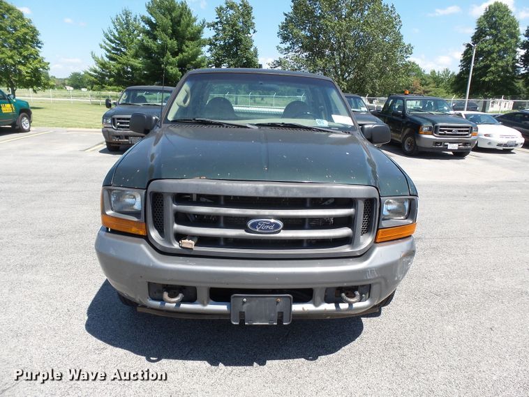 image for item DE7899 2001 Ford F250 Super Duty SuperCab pickup truck