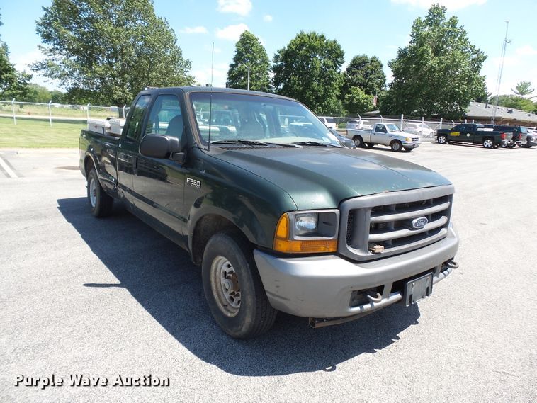 image for item DE7899 2001 Ford F250 Super Duty SuperCab pickup truck