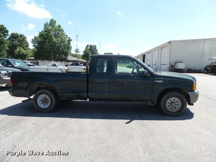 image for item DE7899 2001 Ford F250 Super Duty SuperCab pickup truck