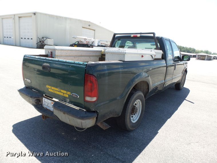 image for item DE7899 2001 Ford F250 Super Duty SuperCab pickup truck