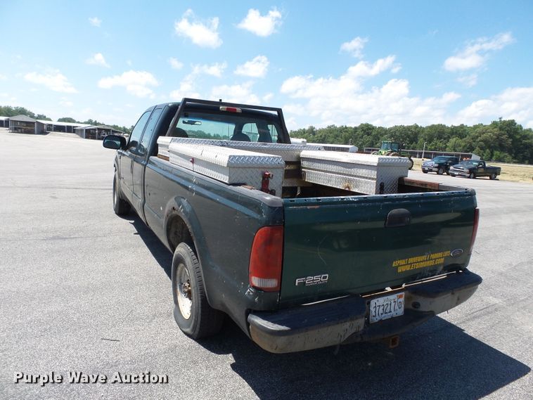 image for item DE7899 2001 Ford F250 Super Duty SuperCab pickup truck