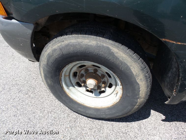 image for item DE7899 2001 Ford F250 Super Duty SuperCab pickup truck