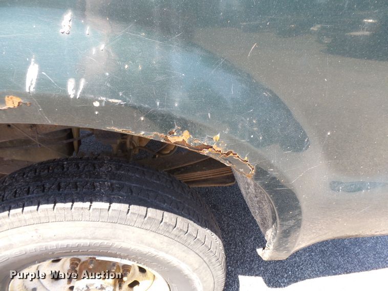 image for item DE7899 2001 Ford F250 Super Duty SuperCab pickup truck