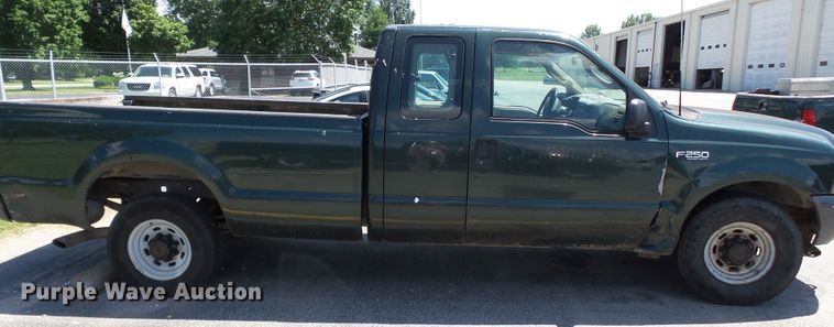 image for item DE7900 2003 Ford F250 Super Duty SuperCab pickup truck