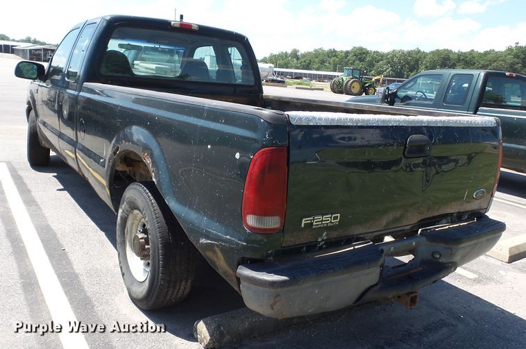 image for item DE7900 2003 Ford F250 Super Duty SuperCab pickup truck