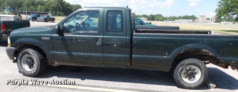 image for item DE7900 2003 Ford F250 Super Duty SuperCab pickup truck