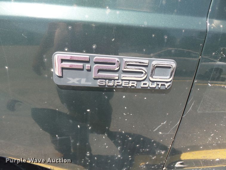 image for item DE7900 2003 Ford F250 Super Duty SuperCab pickup truck
