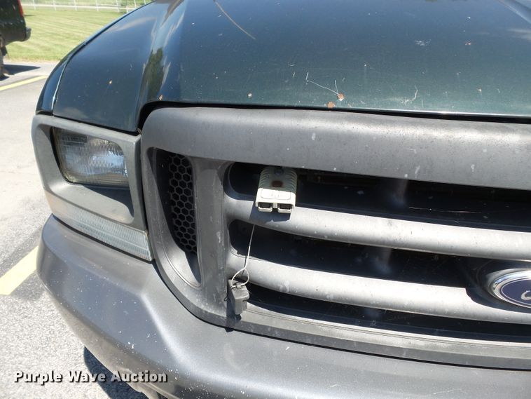 image for item DE7900 2003 Ford F250 Super Duty SuperCab pickup truck