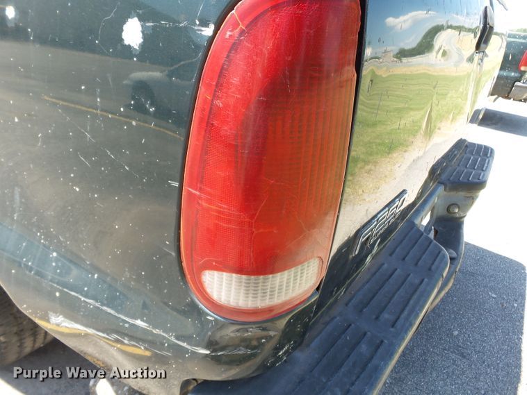 image for item DE7900 2003 Ford F250 Super Duty SuperCab pickup truck