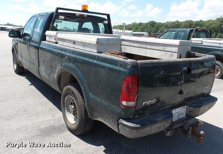 image for item DE7901 2001 Ford F250 Super Duty SuperCab pickup truck