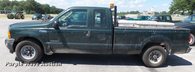 image for item DE7901 2001 Ford F250 Super Duty SuperCab pickup truck