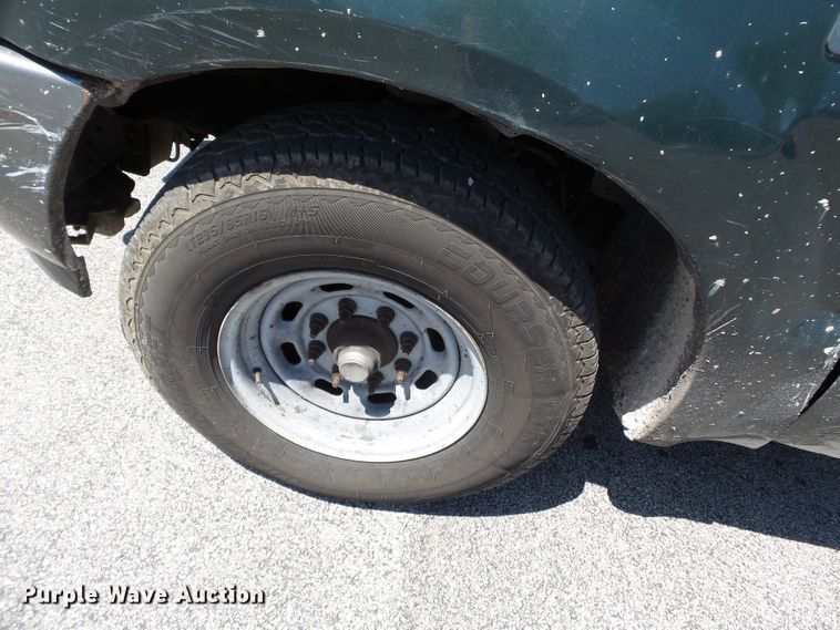 image for item DE7901 2001 Ford F250 Super Duty SuperCab pickup truck