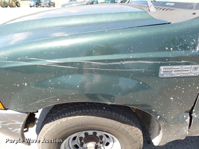 image for item DE7901 2001 Ford F250 Super Duty SuperCab pickup truck