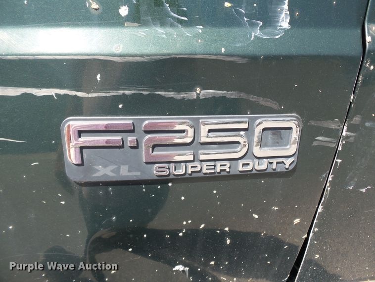 image for item DE7901 2001 Ford F250 Super Duty SuperCab pickup truck