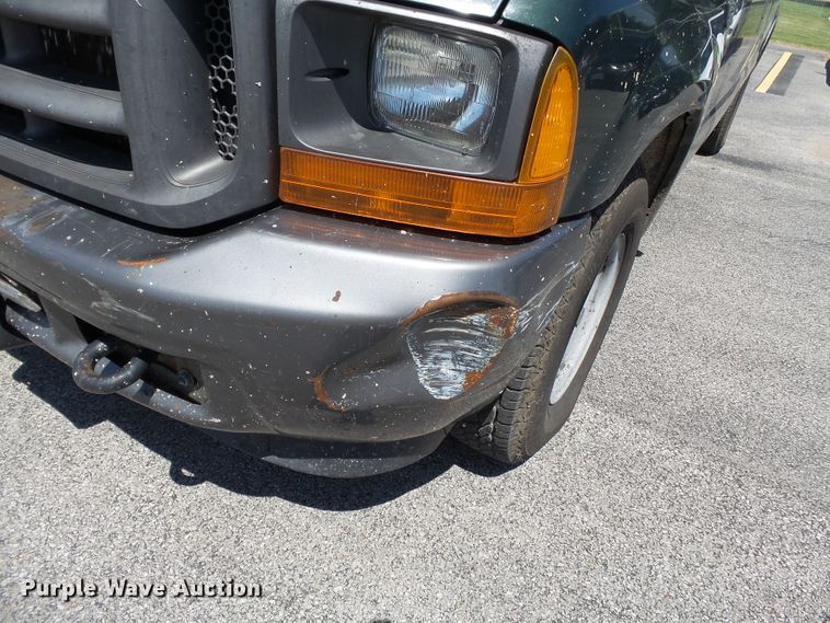 image for item DE7901 2001 Ford F250 Super Duty SuperCab pickup truck