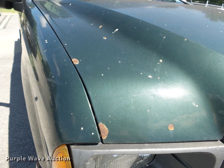 image for item DE7901 2001 Ford F250 Super Duty SuperCab pickup truck