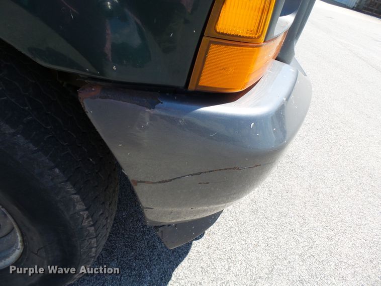 image for item DE7901 2001 Ford F250 Super Duty SuperCab pickup truck