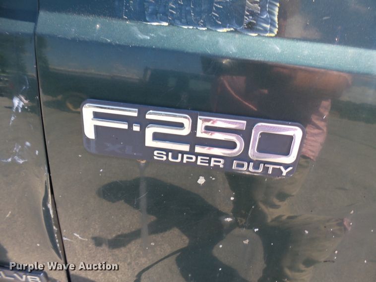 image for item DE7901 2001 Ford F250 Super Duty SuperCab pickup truck