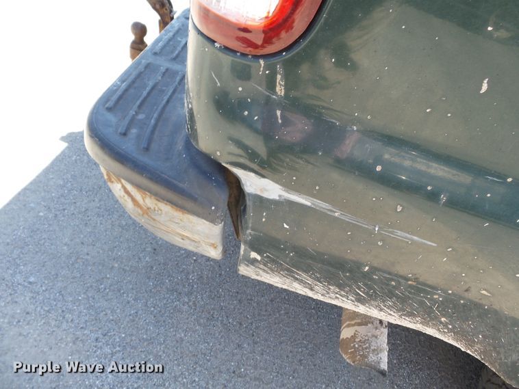 image for item DE7901 2001 Ford F250 Super Duty SuperCab pickup truck