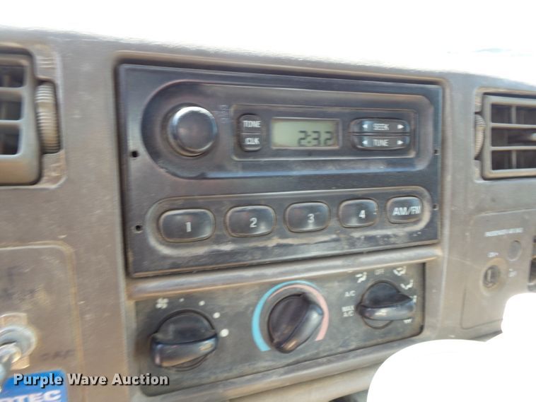 image for item DE7901 2001 Ford F250 Super Duty SuperCab pickup truck