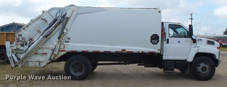 image for item DE7905 2006 GMC C8500 refuse truck