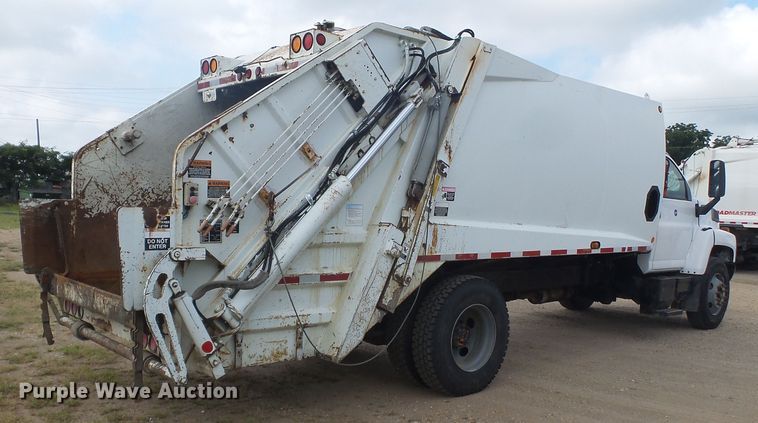image for item DE7905 2006 GMC C8500 refuse truck