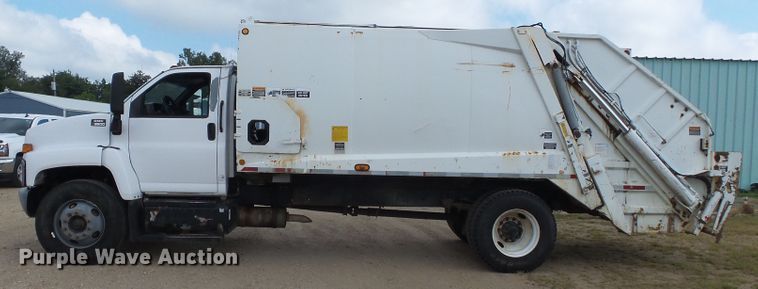 image for item DE7905 2006 GMC C8500 refuse truck