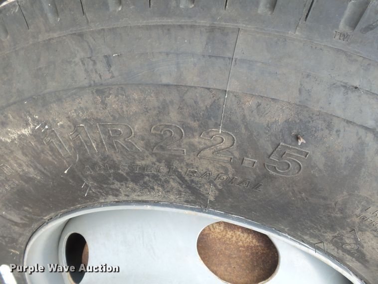 image for item DE7905 2006 GMC C8500 refuse truck