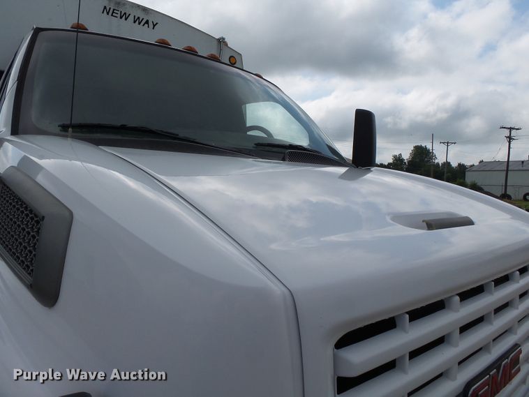 image for item DE7905 2006 GMC C8500 refuse truck