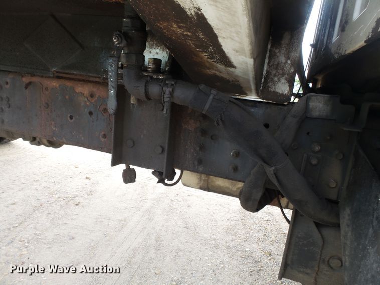 image for item DE7905 2006 GMC C8500 refuse truck